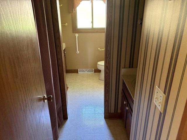 3022 Westwood DRIVE, Janesville, WI 53548