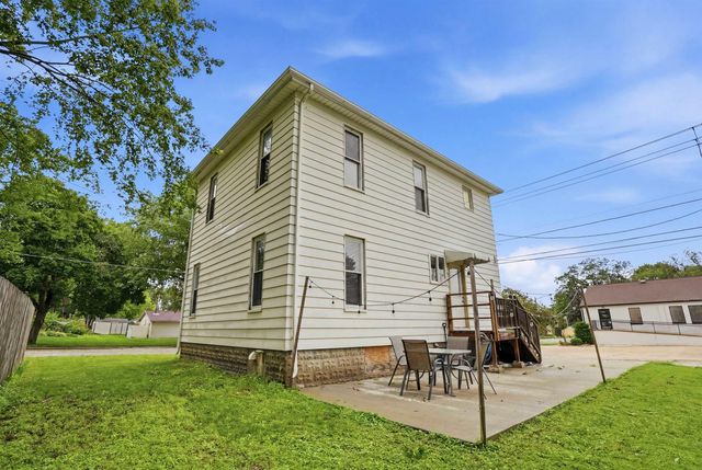 716 W 2nd Street, Cedar Falls, IA 50613