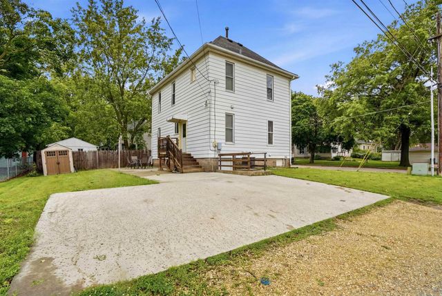 716 W 2nd Street, Cedar Falls, IA 50613