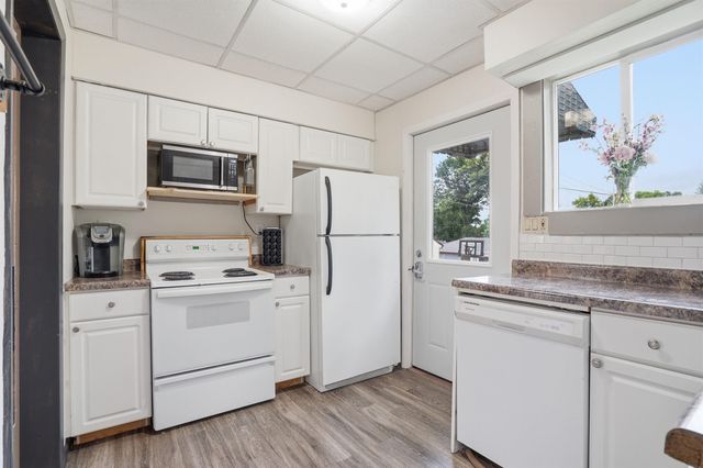 716 W 2nd Street, Cedar Falls, IA 50613