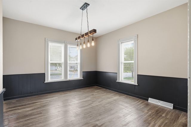 716 W 2nd Street, Cedar Falls, IA 50613