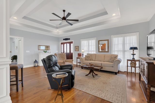 23 Regalwood Dr, Manchester, TN 37355