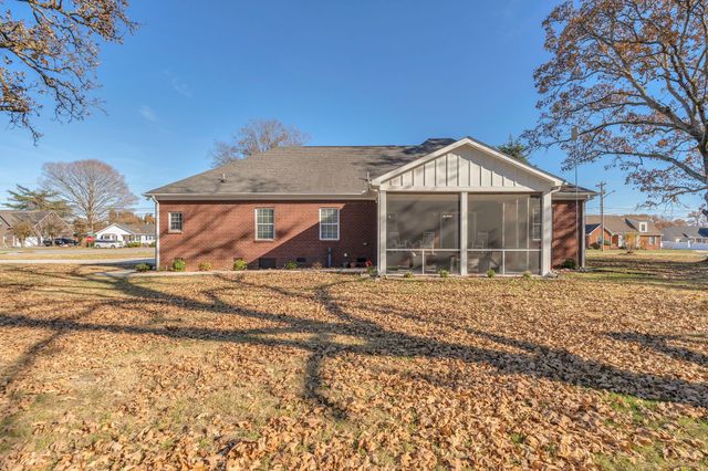 23 Regalwood Dr, Manchester, TN 37355