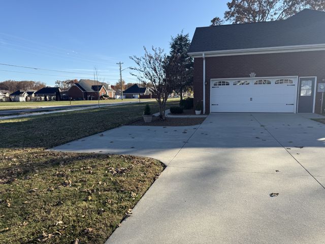 23 Regalwood Dr, Manchester, TN 37355