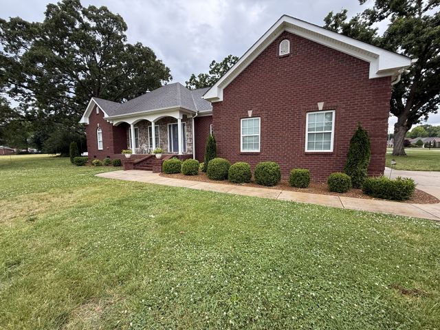 23 Regalwood Dr, Manchester, TN 37355