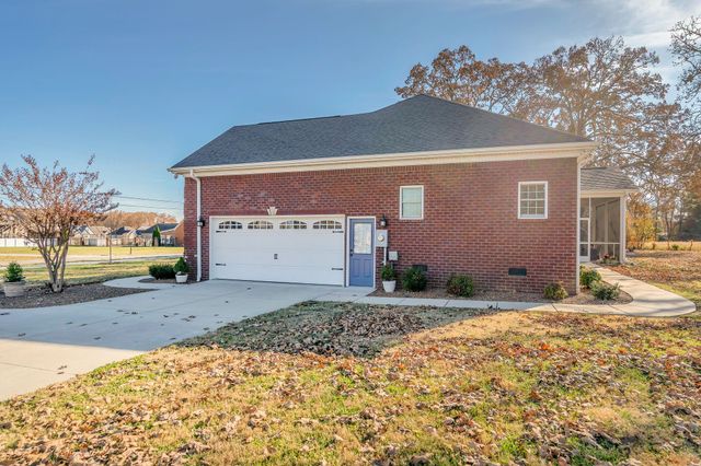 23 Regalwood Dr, Manchester, TN 37355