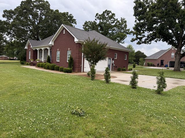 23 Regalwood Dr, Manchester, TN 37355