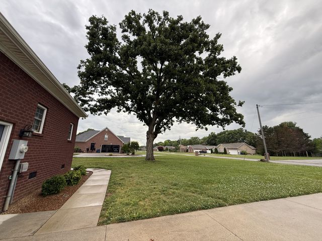 23 Regalwood Dr, Manchester, TN 37355