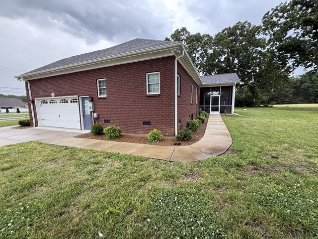 23 Regalwood Dr, Manchester, TN 37355