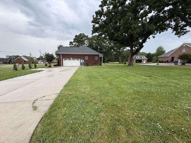 23 Regalwood Dr, Manchester, TN 37355