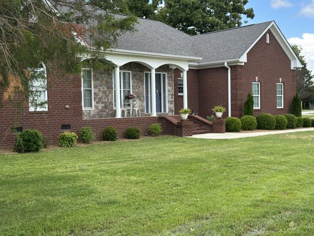 23 Regalwood Dr, Manchester, TN 37355