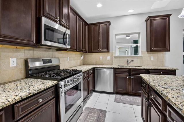 2614 Glenbrook NE Lane, Conyers, GA 30012