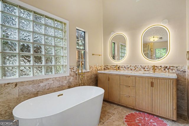 10035 Point View Drive, Jonesboro, GA 30238