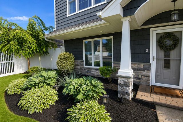 26 Sycamore Lane, Levittown, NY 11756