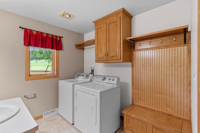 3386 HAWKEYE COURT, Suamico, WI 54313