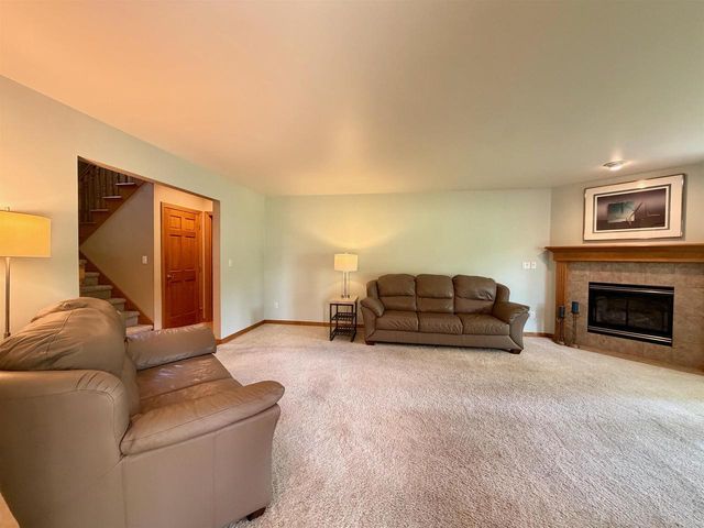 3386 HAWKEYE COURT, Suamico, WI 54313