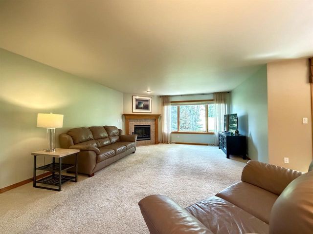 3386 HAWKEYE COURT, Suamico, WI 54313
