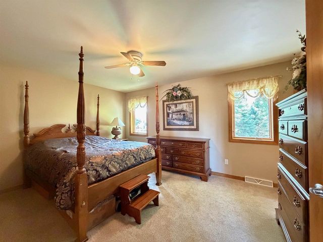 3386 HAWKEYE COURT, Suamico, WI 54313