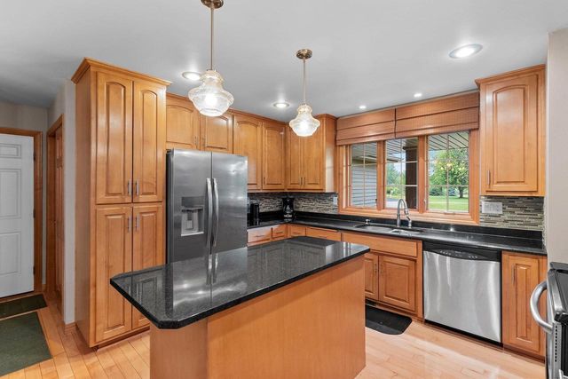 3386 HAWKEYE COURT, Suamico, WI 54313