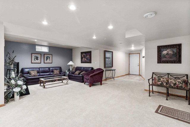3386 HAWKEYE COURT, Suamico, WI 54313