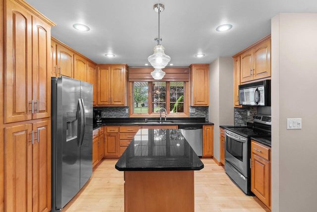 3386 HAWKEYE COURT, Suamico, WI 54313