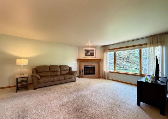 3386 HAWKEYE COURT, Suamico, WI 54313