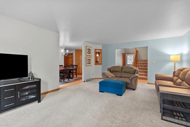 3386 HAWKEYE COURT, Suamico, WI 54313