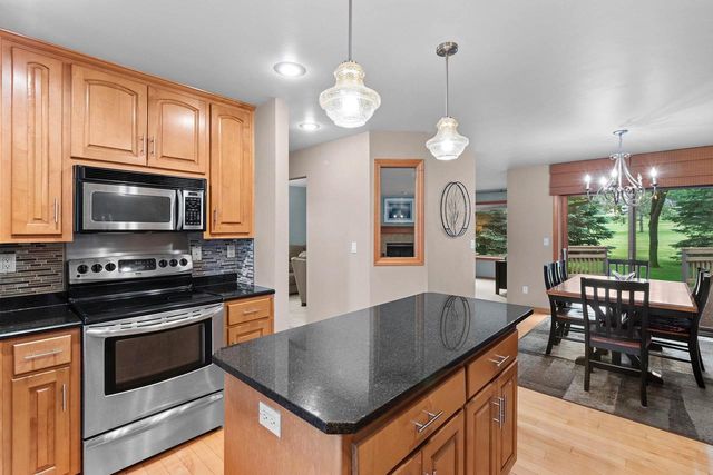 3386 HAWKEYE COURT, Suamico, WI 54313