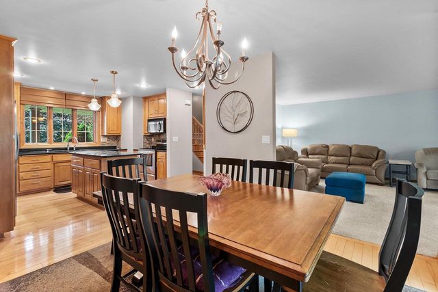 3386 HAWKEYE COURT, Suamico, WI 54313