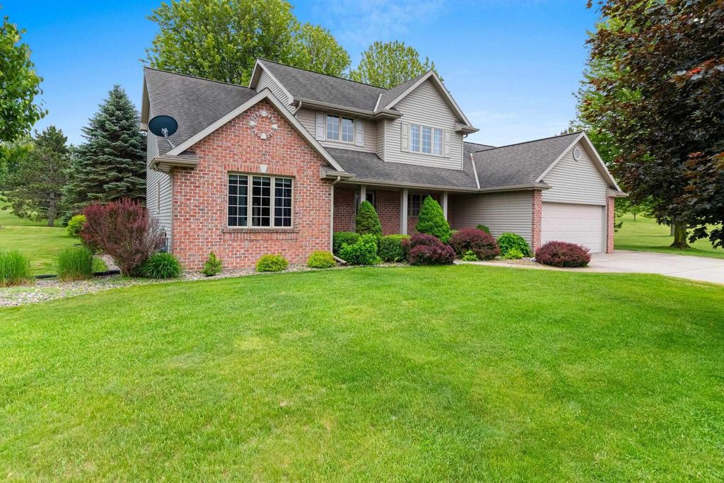 3386 HAWKEYE COURT, Suamico, WI 54313