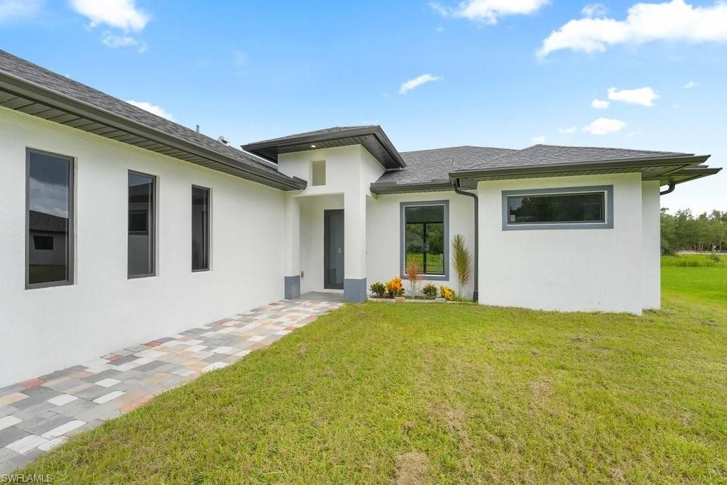 724 Kari CIR, LEHIGH ACRES, FL 33974 — photo 4