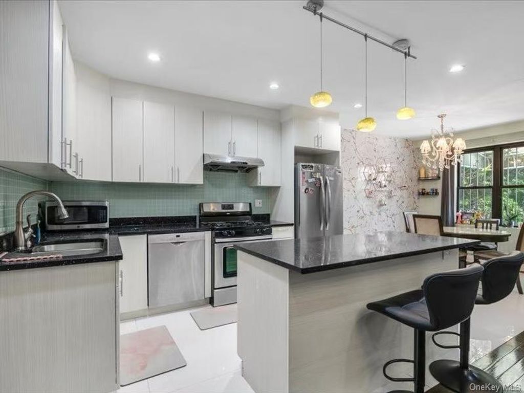7726 Kneeland Avenue, Elmhurst, NY 11373 — photo 3