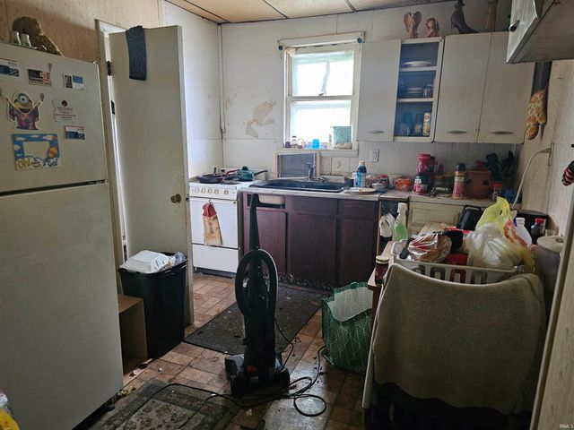 1211 North Street, Logansport, IN 46947