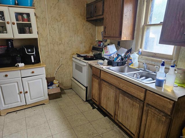 1211 North Street, Logansport, IN 46947