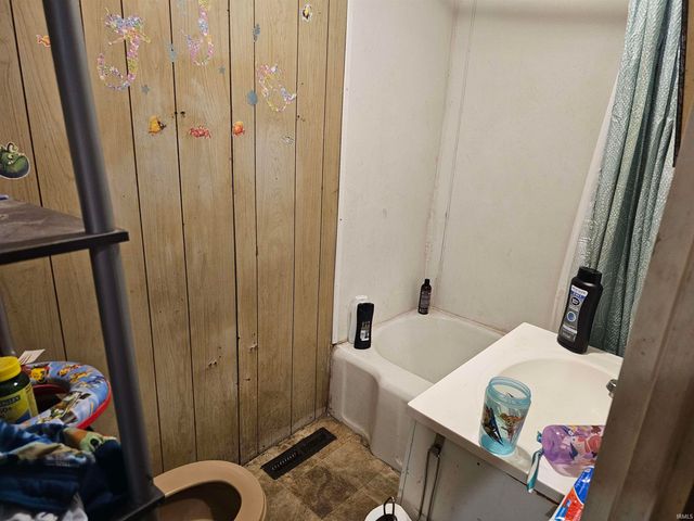 1211 North Street, Logansport, IN 46947