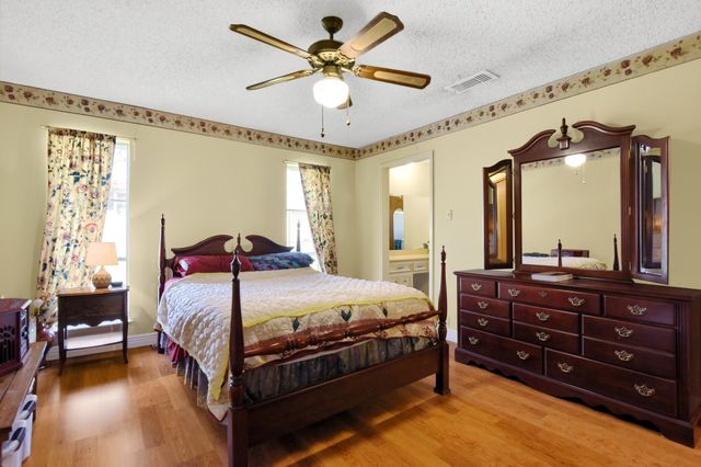 14 Scotsmeadow, Gainesville, TX 76240