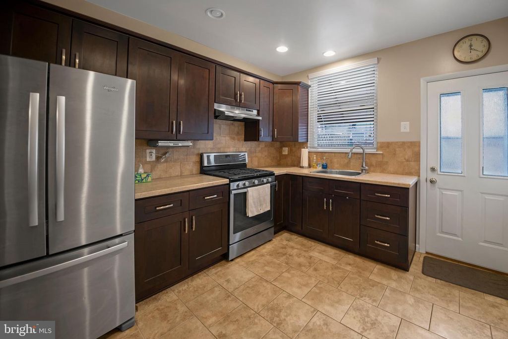 2416 S 16TH ST, PHILADELPHIA, PA 19145 — exterior