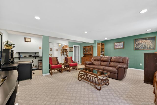 29 Avoncroft Lane, Middletown, NY 10940