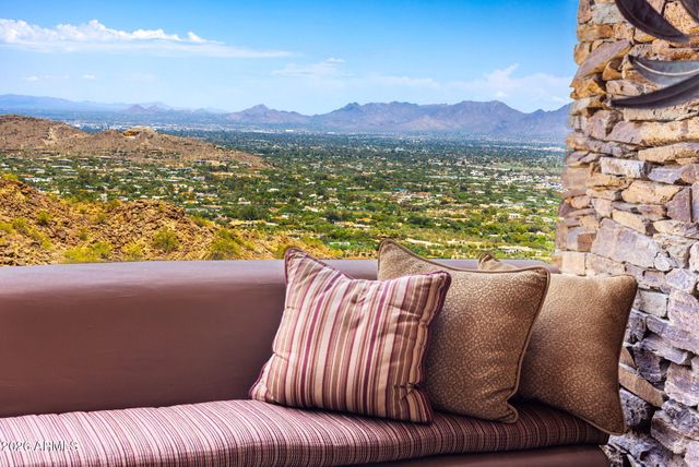 5802 E CHOLLA Lane, Paradise Valley, AZ 85253