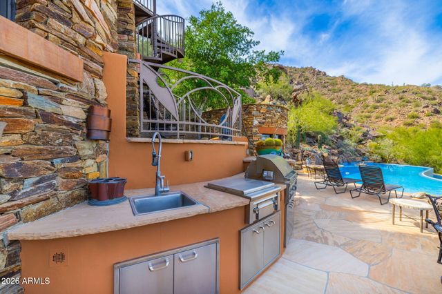 5802 E CHOLLA Lane, Paradise Valley, AZ 85253