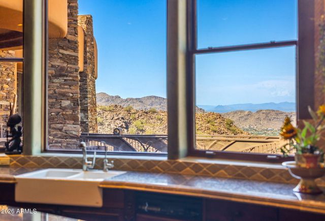 5802 E CHOLLA Lane, Paradise Valley, AZ 85253