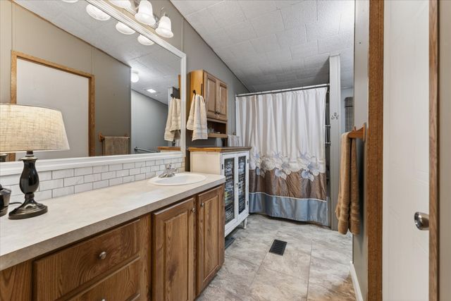 479 Leatherwood Lake Rd, Stewart, TN 37175