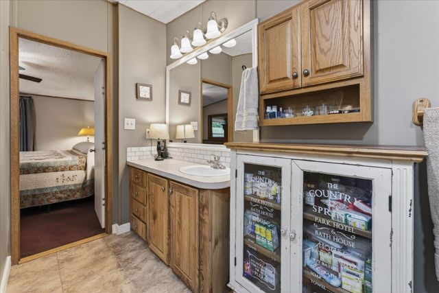 479 Leatherwood Lake Rd, Stewart, TN 37175