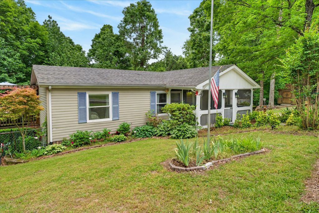 479 Leatherwood Lake Rd, Stewart, TN 37175