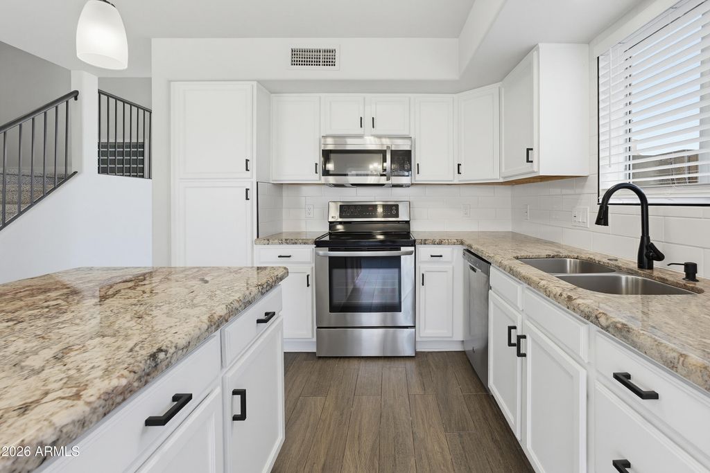 8913 W MARCONI Avenue, Peoria, AZ 85382 — photo 3
