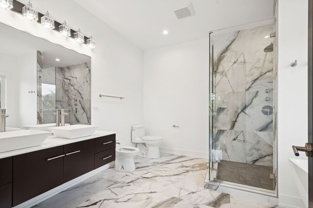 9214 N Washington Street, Niles, IL 60714