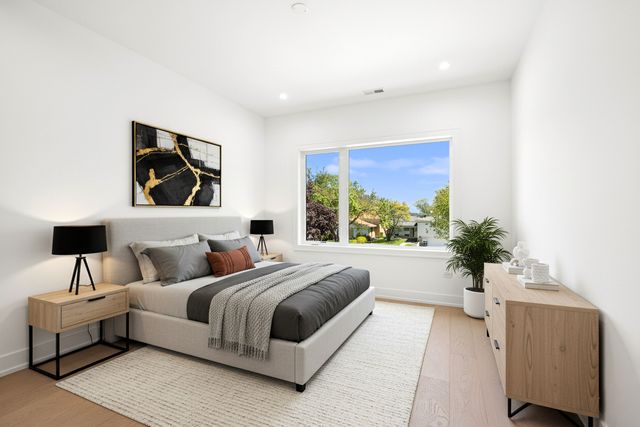 9214 N Washington Street, Niles, IL 60714