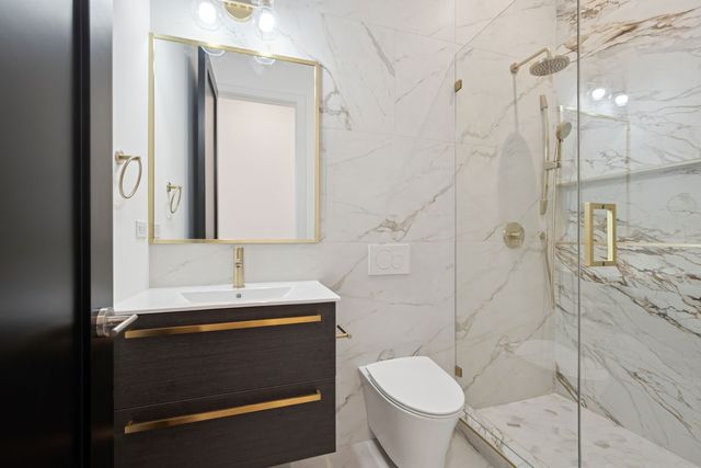 9214 N Washington Street, Niles, IL 60714