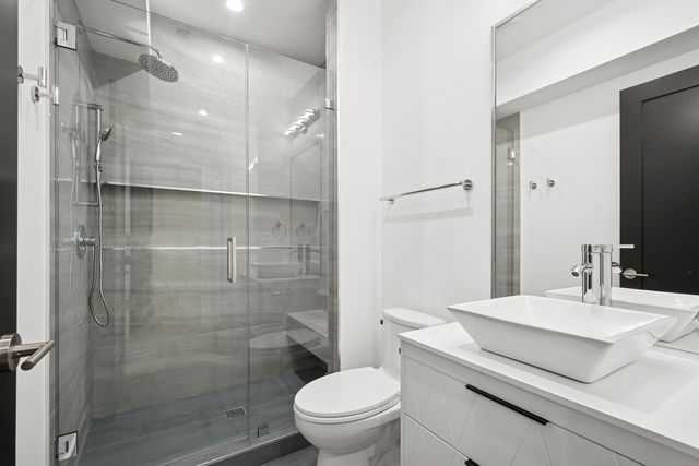 9214 N Washington Street, Niles, IL 60714