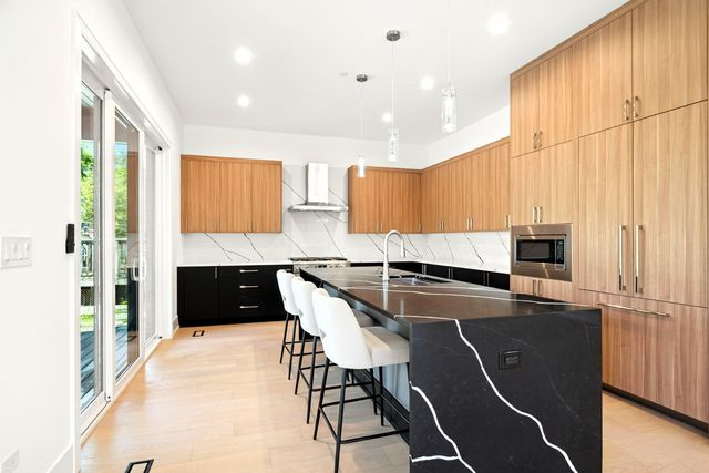 9214 N Washington Street, Niles, IL 60714